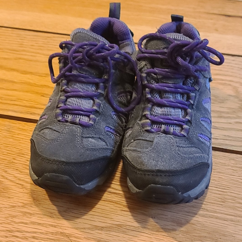 Girl shoes